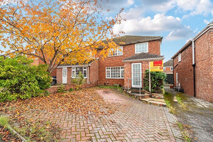 3 Bedroom Semi-Detached House For Sale In Stratfield Road, Kidlington, OX5