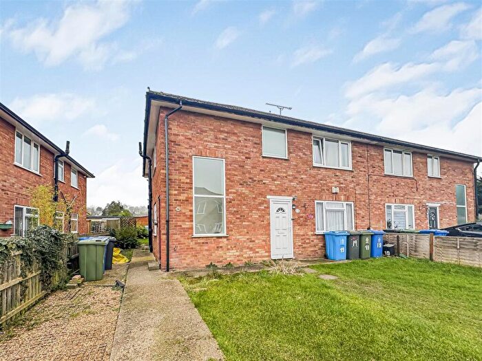 2 Bedroom Apartment For Sale In Monks Road, Windsor, SL4