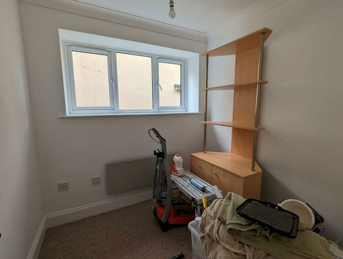 2 Bedroom Flat To Rent In Keswick Hall, Keswick, Norwich, NR4