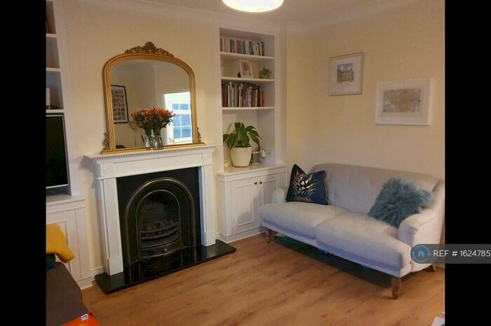 3 Bedroom Semi-Detached House To Rent In Roman Rise, London, SE19