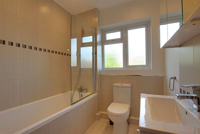 3 Bedroom Flat To Rent In The Green, London, N21