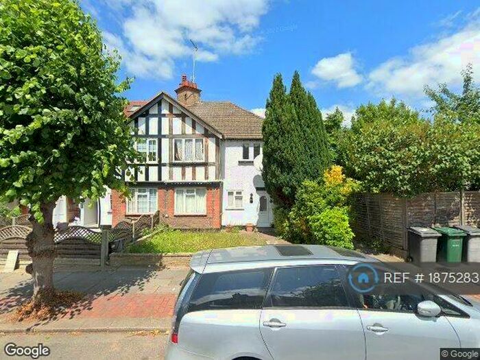 3 Bedroom Flat To Rent In Montpelier Rise, London, NW11