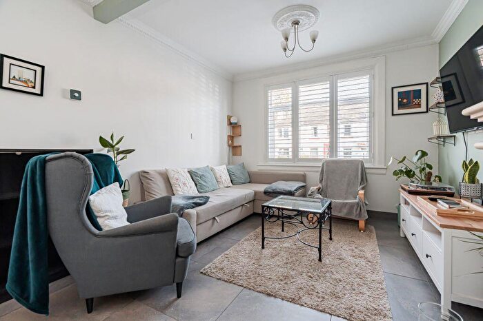 2 Bedroom Flat For Sale In Stenhouse Avenue, Edinburgh, EH11