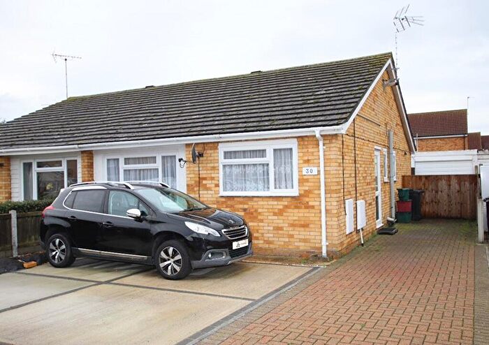 2 Bedroom Bungalow For Sale In St Helens Avenue, CO15