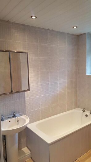 2 Bedroom Flat To Rent In Minster Court, L7