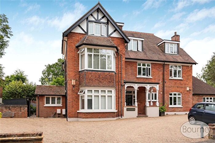 1 Bedroom Apartment For Sale In Pembroke Road, Woking, Surrey, GU22