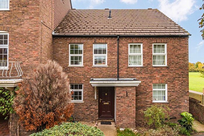 2 Bedroom Property To Rent In Post Lane, Twickenham, TW2