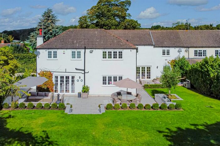5 Bedroom Cottage For Sale In Lowdham Lane, Woodborough, Nottinghamshire, NG14