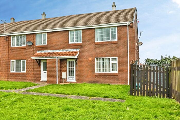 3 Bedroom End Of Terrace House For Sale In Cherry Close, Shirebrook, Mansfield, Derbyshire, NG20