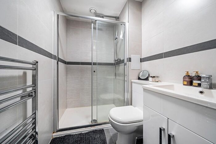 2 Bedroom Flat For Sale In Hitchin Road, Arlesey, SG15