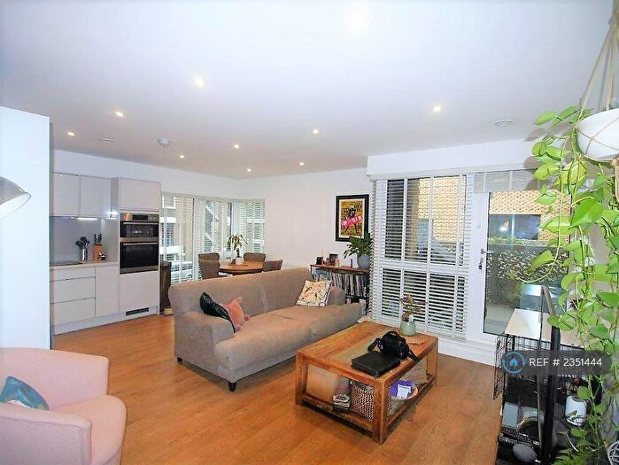 2 Bedroom Flat To Rent In Claudio Court, London, SE5