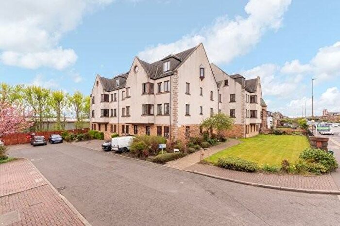 3 Bedroom Flat To Rent In College Court, Inchview Terrace, Craigentinny, Edinburgh, EH7