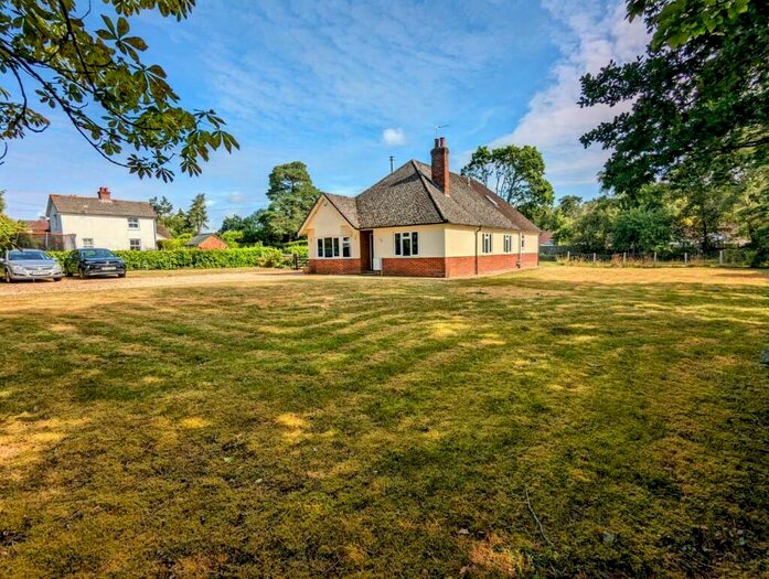 4 Bedroom Detached Bungalow To Rent In Ringwood Road, Verwood, BH31