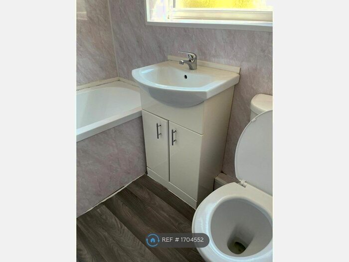 3 Bedroom Flat To Rent In Claremont South Avenue, Gateshead, NE8