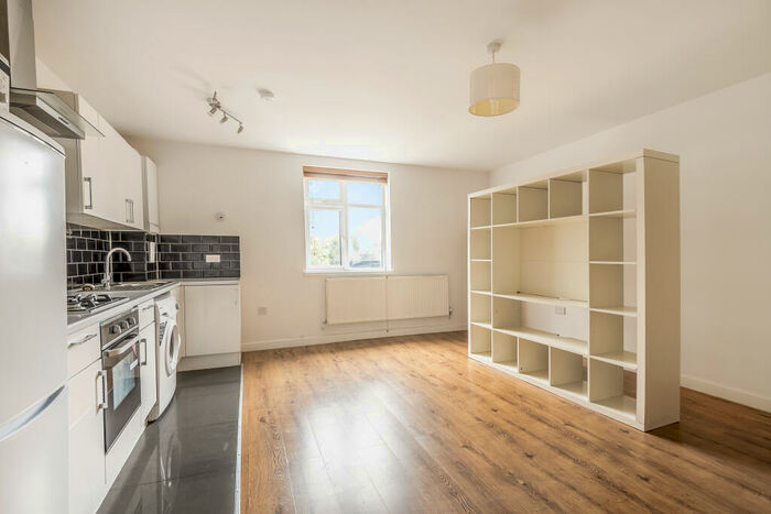 2 Bedroom Apartment To Rent In Homesdale Road, Bromley, BR1