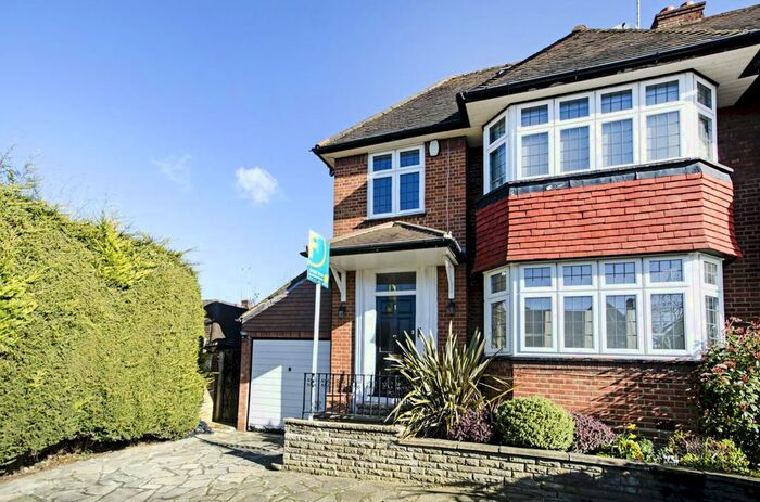 6 Bedroom Property To Rent In Dorchester Gardens, Hampstead Garden Suburb, London, NW11