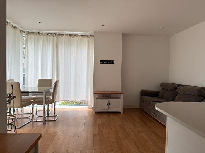 2 Bedroom Flat To Rent In Goodchild Road, London, N4