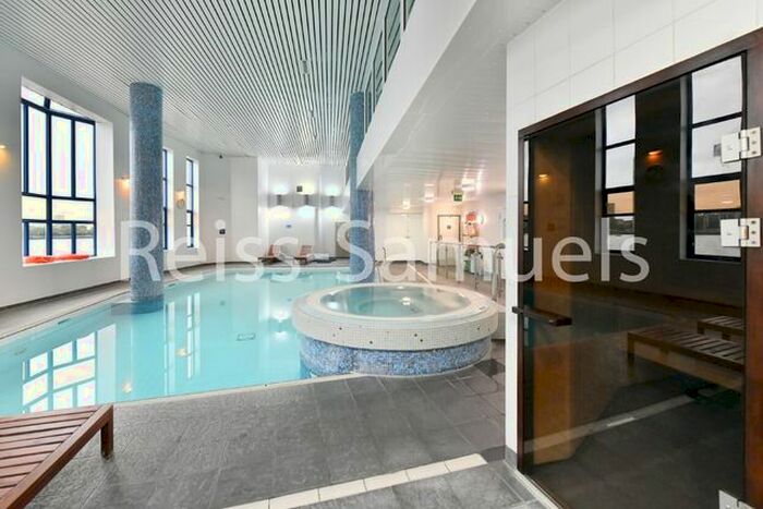 4 Bedroom Town House To Rent In Cyclops Mews, Isle Of Dogs, E14