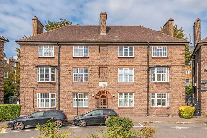 2 Bedroom Flat For Sale In Claremont Close, Islington, N1