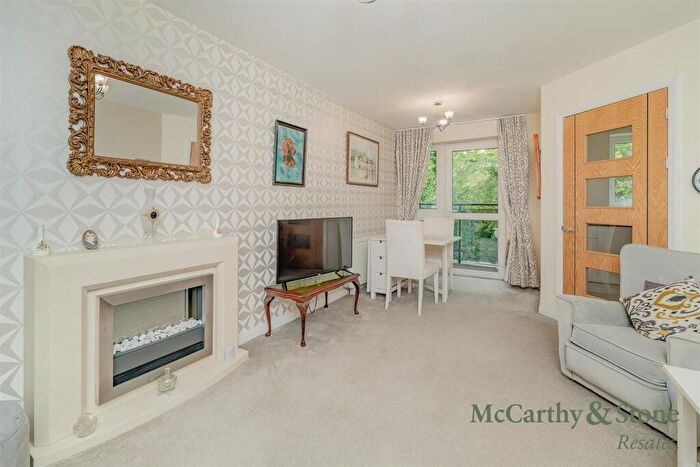 1 Bedroom Apartment For Sale In Park View Road, Prestwich, Manchester, M25