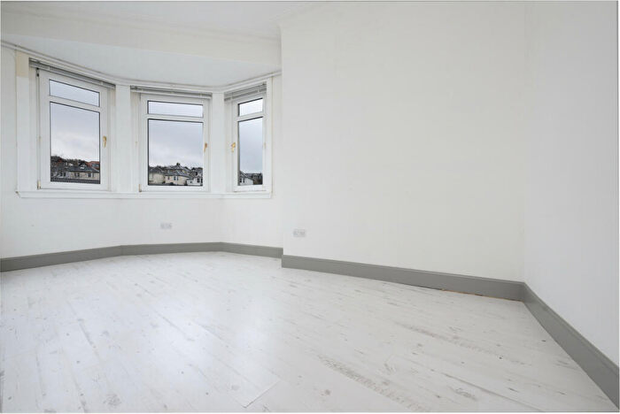 2 Bedroom Flat To Rent In Cardwell Road, Gourock, PA19