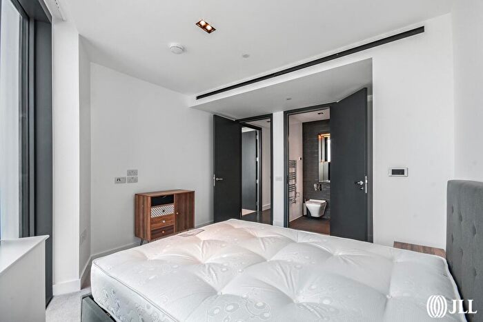 2 Bedroom Apartment To Rent In Amory Tower, Marsh Wall, E14