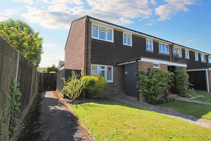 3 Bedroom End Of Terrace House For Sale In Somerset Walk, Tilehurst, Reading, RG31
