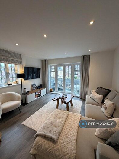 2 Bedroom Flat To Rent In Harrington House, Walton-On-Thames, KT12