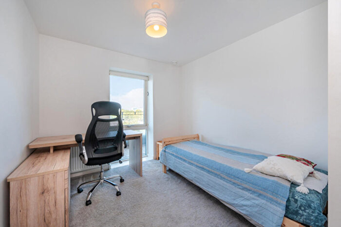 2 Bedroom Flat For Sale In Eyot House, Sun Passage, SE16
