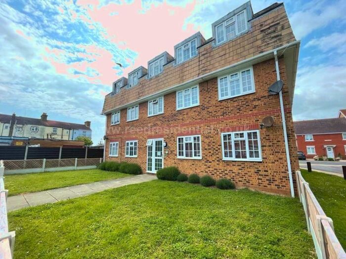 2 Bedroom Flat To Rent In Victoria Road, Southend On Sea, SS1