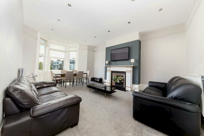 6 Bedroom Property To Rent In Osborne Road, Upper Flat, Jesmond, Newcastle Upon Tyne, NE2