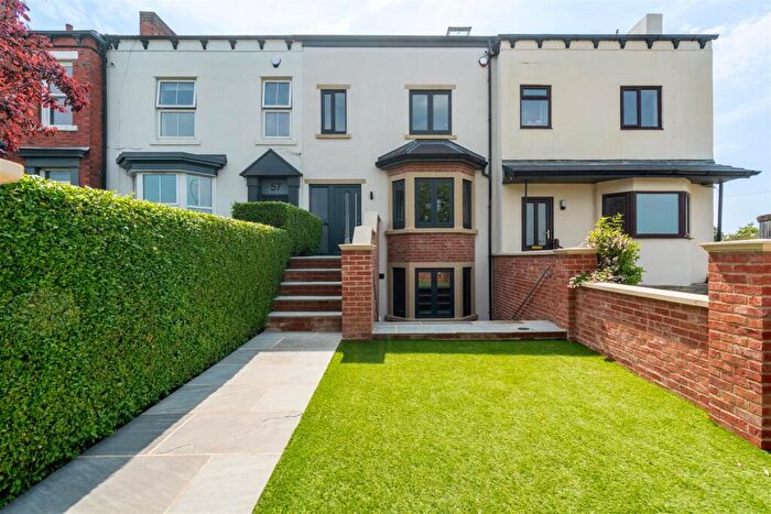 5 Bedroom Terraced House For Sale In Wakefield Road, Garforth, LS25