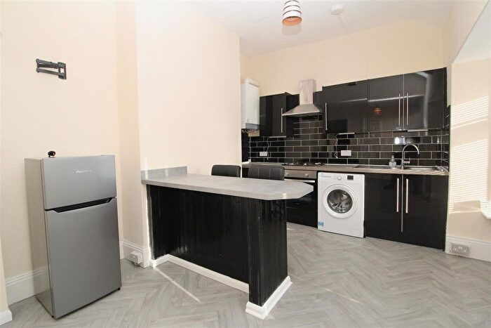 2 Bedroom Flat To Rent In Heaton Park Road, Newcastle Upon Tyne, NE6