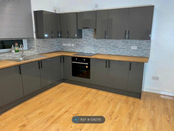 3 Bedroom Semi-Detached House To Rent In Westlea, Chesterfield, S43