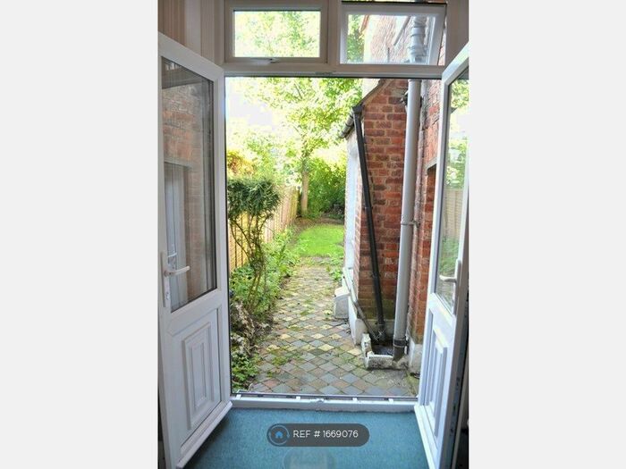 1 Bedroom Flat To Rent In Leicester Road, London, N2