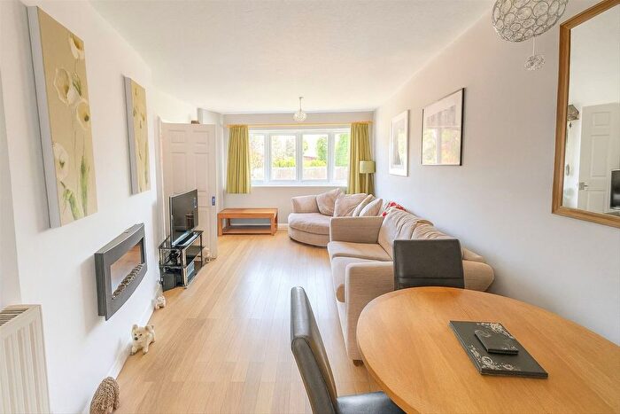 1 Bedroom Maisonette To Rent In Sidney Road, Walton-On-Thames, KT12