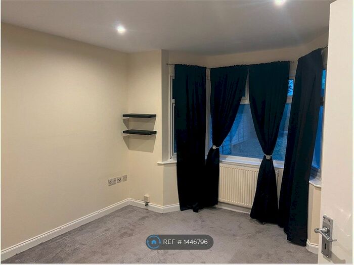 2 Bedroom Flat To Rent In Deaconsfield Road, Hemel Hempstead, HP3