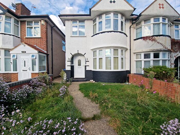 4 Bedroom Semi-Detached House To Rent In London, NW9