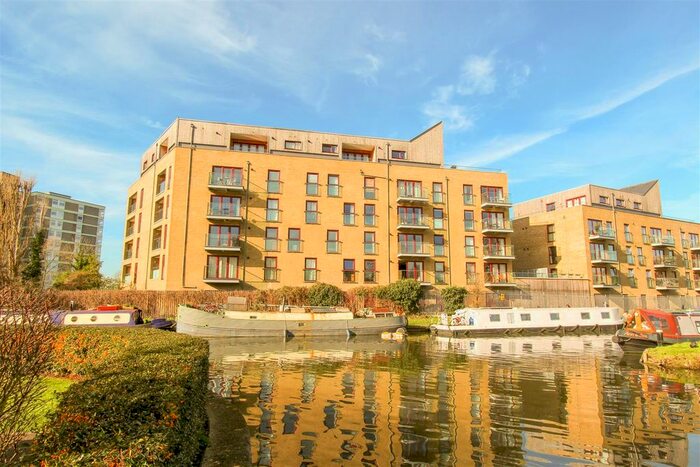 2 Bedroom Flat To Rent In Kings Mill Way, Denham, Uxbridge UB9