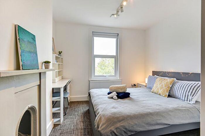 1 Bedroom Terraced House To Rent In Queens Park Road, Brighton, BN2