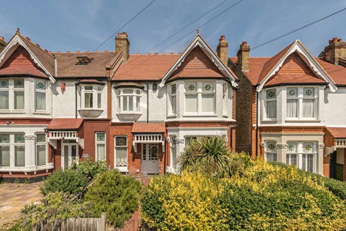 2 Bedroom Flat For Sale In Braxted Park, Streatham, SW16