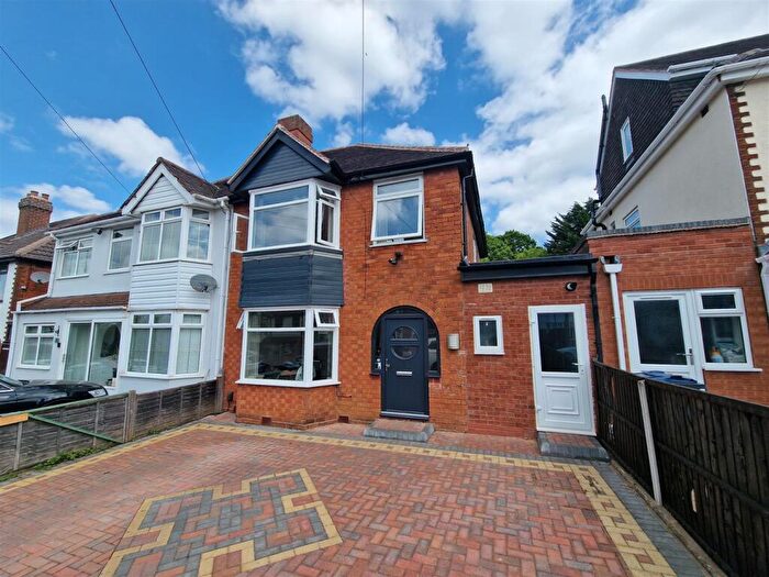 3 Bedroom Semi-Detached House To Rent In Bradstock Road, Kings Norton, Birmingham, B30