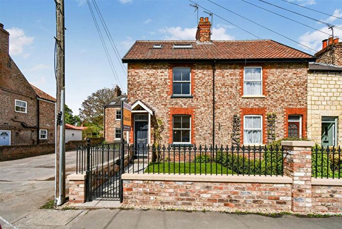 3 Bedroom Terraced House For Sale In Main Street, Bishopthorpe, YO23