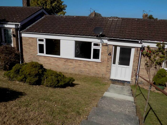 2 Bedroom Bungalow To Rent In Fairway Rise, Chard, TA20