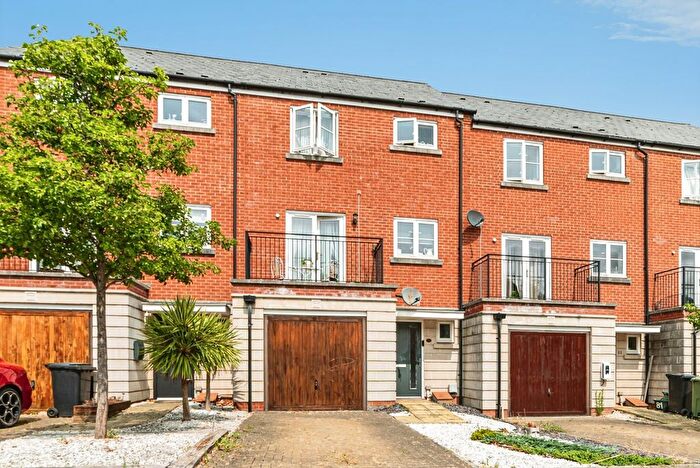 4 Bedroom Terraced House To Rent In Pegg's Way, Basingstoke, Basingstoke, RG24