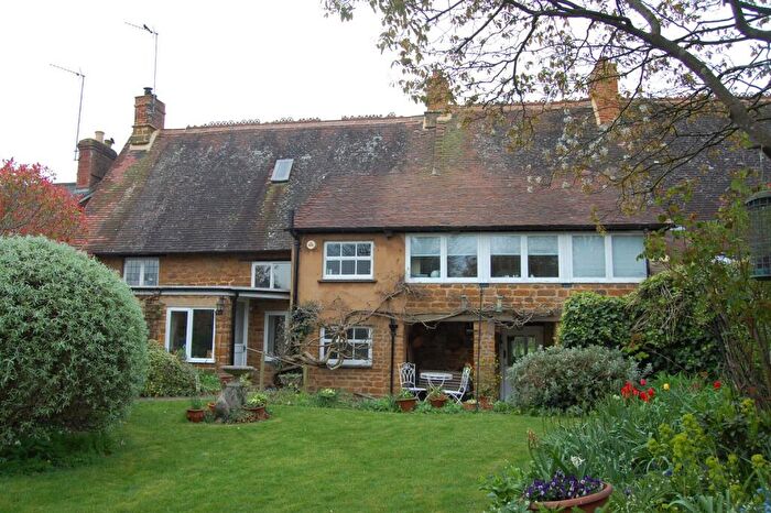 4 Bedroom Cottage For Sale In The Avenue, Flore, Northampton, Northamptonshire, NN7