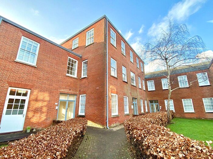 2 Bedroom Apartment For Sale In Knowle Avenue, Fareham, PO17