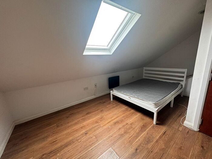Studio To Rent In Park Road, Ilford, London, IG1