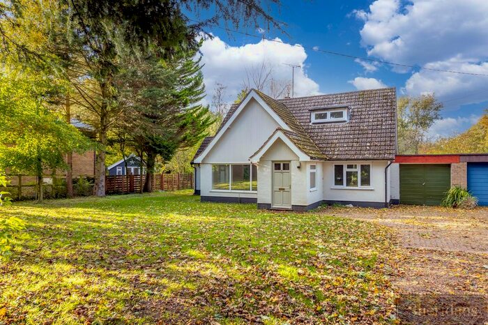 3 Bedroom Link Detached House For Sale In Bury Road, Lawshall, Bury St. Edmunds IP29
