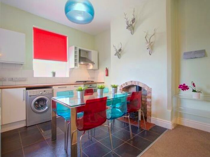 6 Bedroom Terraced House To Rent In Forest Grove, Nottingham, NG1